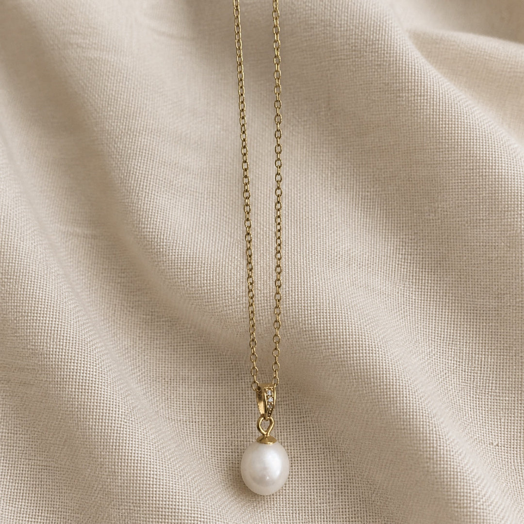 Ria Pearl Necklace With Thin Chain