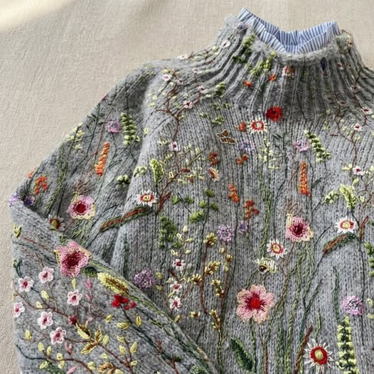 Mireille | Pull artistique à col roulé