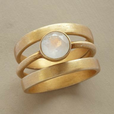 Vintage Gold & Inlaid Moonstone Ring